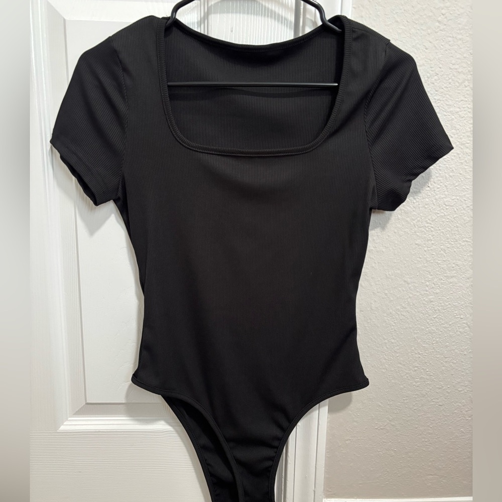 Black square-neck body suit